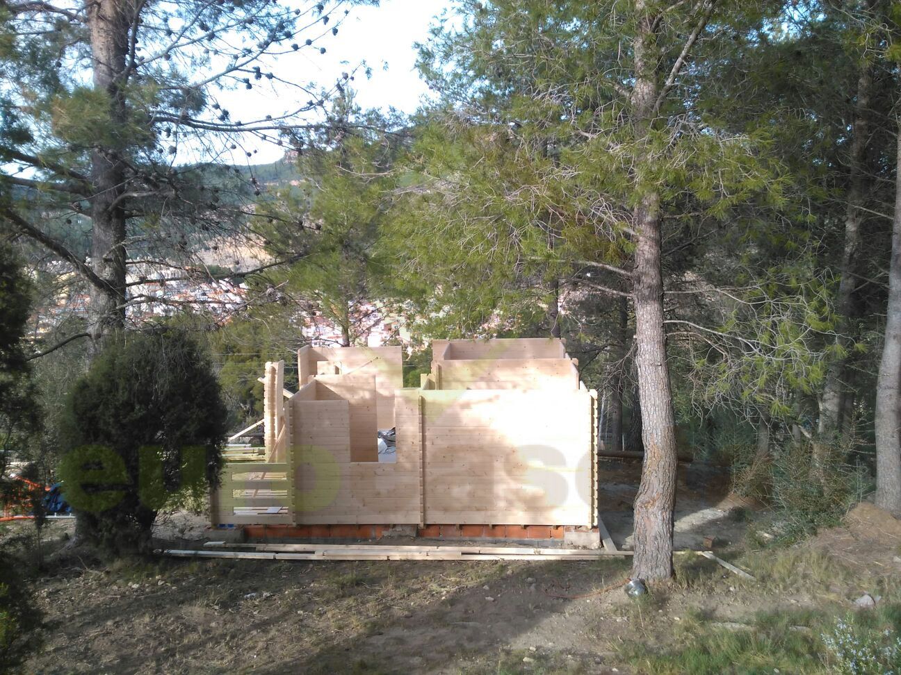 Montaje dos casas de madera FAY en Camping La Granja de Los Montañeros (Castellón)