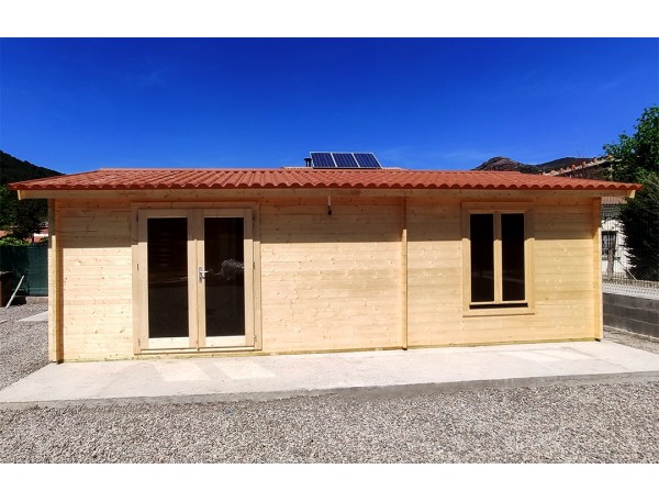 Casa de madera DAIVA 44mm con panel sandwich teja e instalaciones montada en Lleida